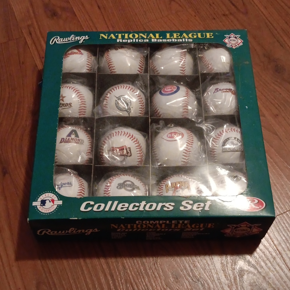 Rawlings Mational League replica baseball collectors set